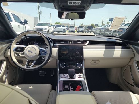 Used 2022 Jaguar XF SE RWD image 13