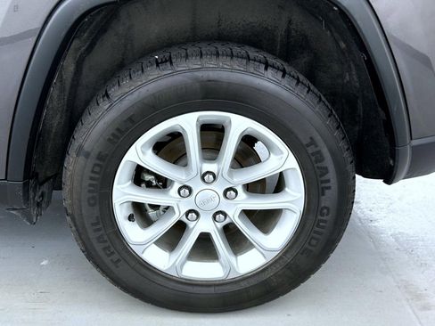 Used 2021 Jeep Grand Cherokee Laredo X image 22