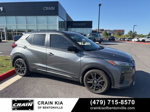 Used 2022 Nissan Kicks SR w/ Premium Package FWD image 1