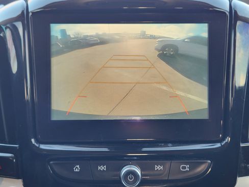 Used 2018 Chevrolet Traverse LT image 18