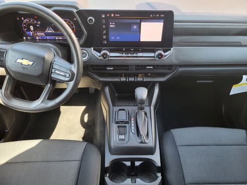 Used 2024 Chevrolet Colorado W/T image 15
