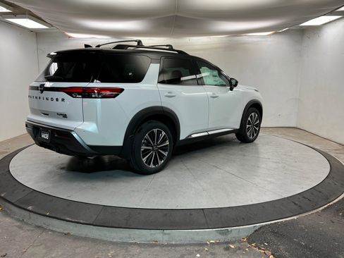 New 2026 Nissan Pathfinder Platinum image 5