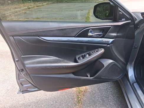 Used 2019 Nissan Maxima SR w/ Premium Package FWD image 11