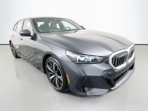 Used 2025 BMW 530i w/ M Sport Package image 3