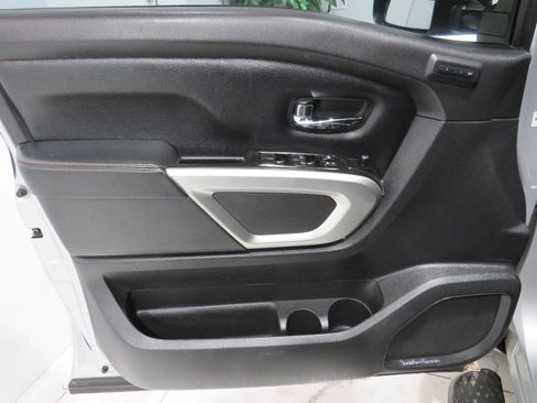 Used 2017 Nissan Titan SL w/ SL Towing Convenience Package image 25