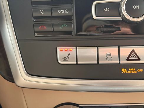 Used 2014 Mercedes-Benz GL 450 4MATIC image 32