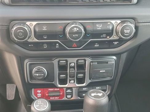 Certified 2025 Jeep Wrangler Unlimited Rubicon image 17