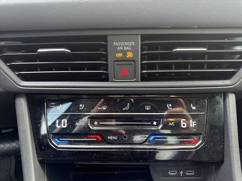Used 2025 Volkswagen Jetta SEL FWD image 12