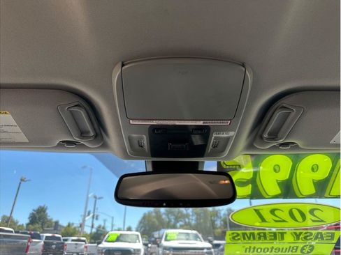 Used 2021 Toyota Camry SE w/ Convenience Package FWD image 18