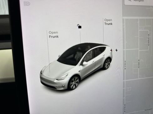 Used 2020 Tesla Model Y Long Range image 16