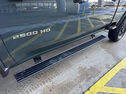 Used 2025 Chevrolet Silverado 2500 ZR2 w/ Technology Package image 16