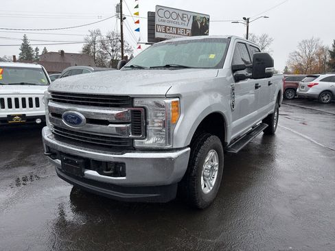 Used 2017 Ford F250 XLT w/ FX4 Off-Road Package image 2