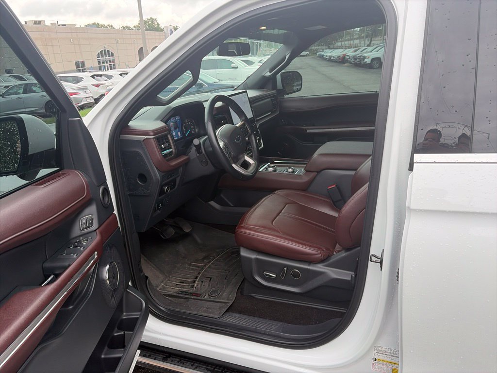 Used 2023 Ford Expedition Limited AWD/4WD image 10