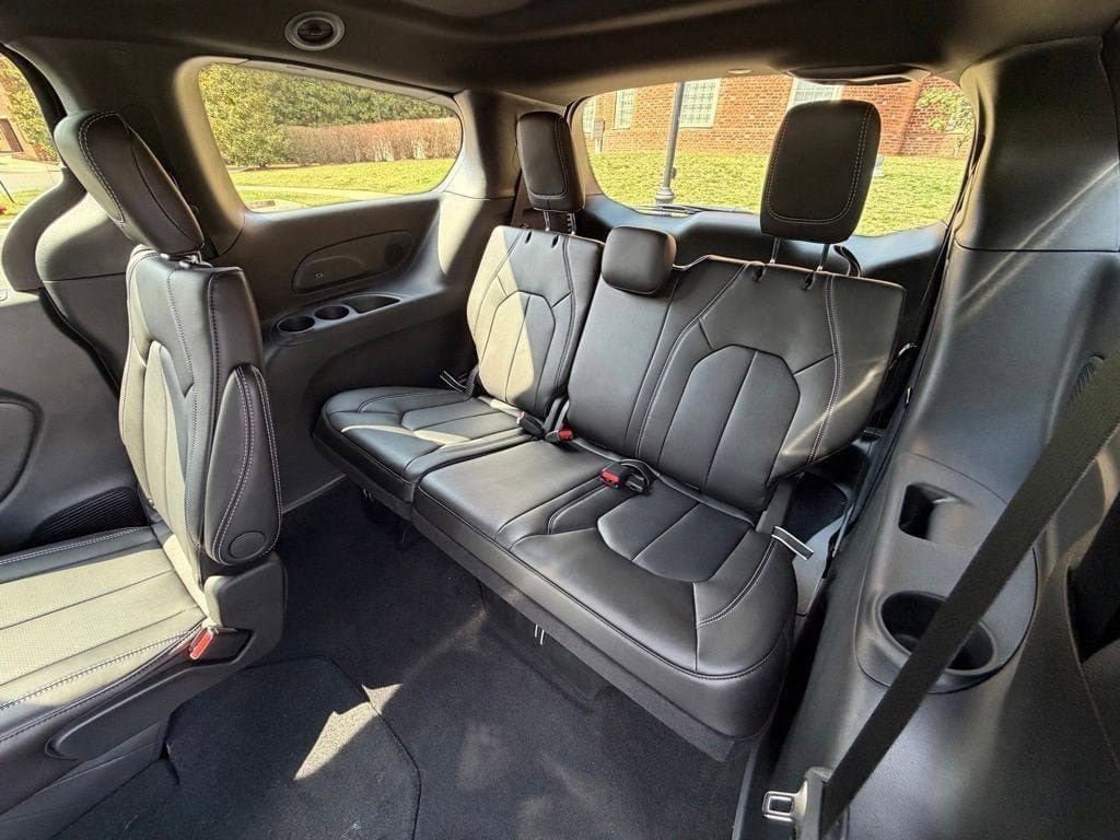 New 2026 Chrysler Pacifica Select FWD image 13