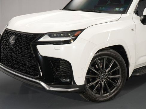 Used 2025 Lexus LX 700h F Sport image 4