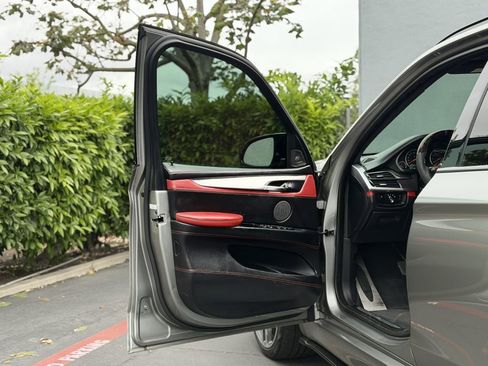 Used 2015 BMW X5 M image 13