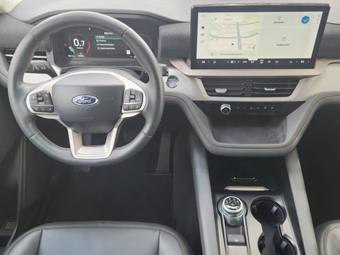 Used 2025 Ford Explorer Active w/ Active Comfort Package RWD image 26