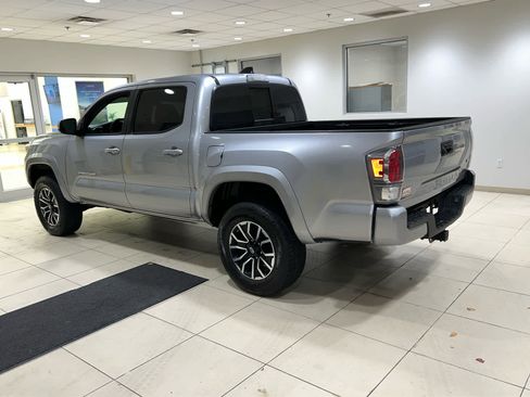 Used 2020 Toyota Tacoma TRD Sport image 11