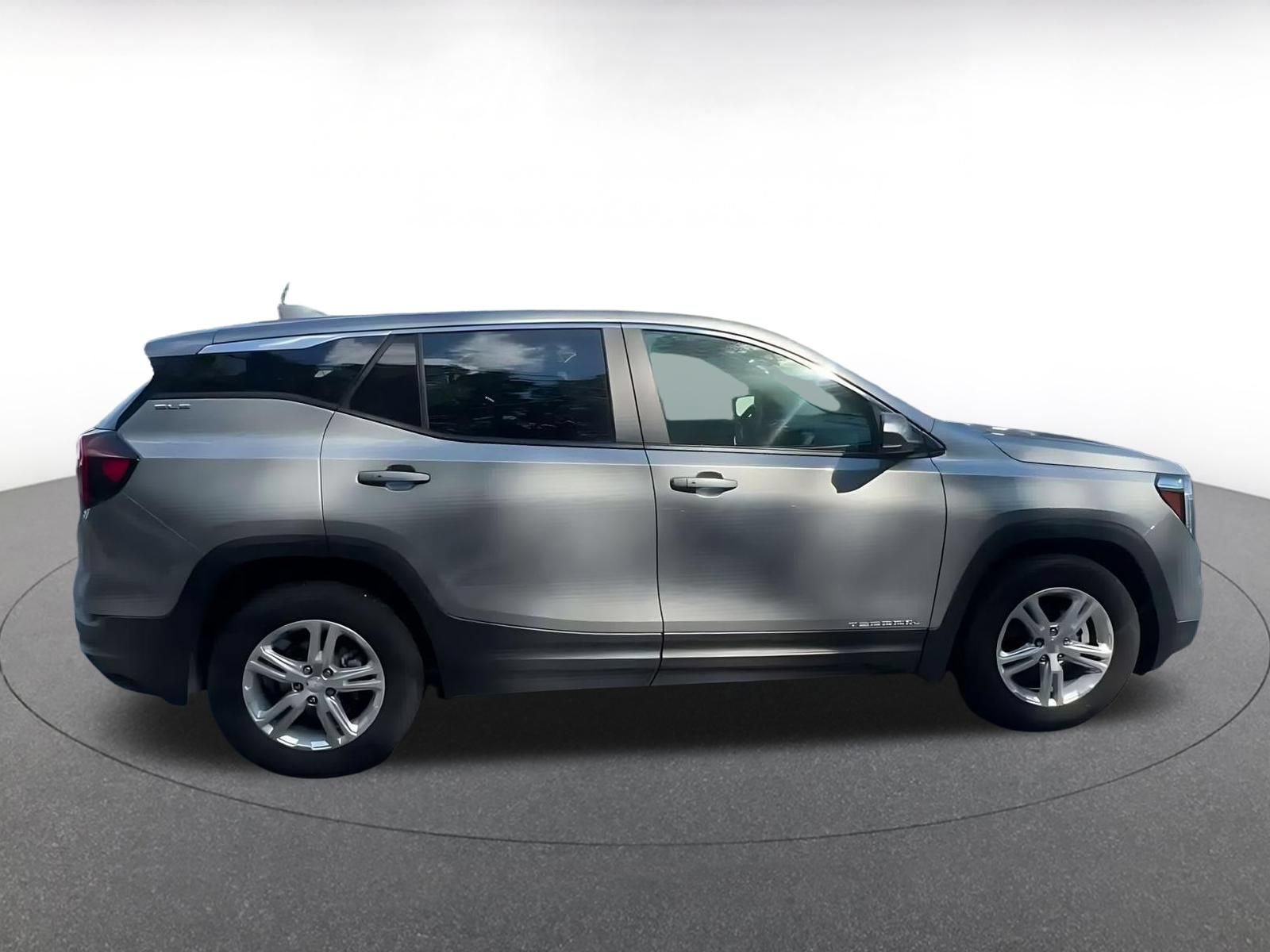 Used 2024 GMC Terrain SLE FWD image 15
