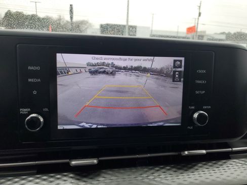 Used 2022 Kia Carnival LX image 23