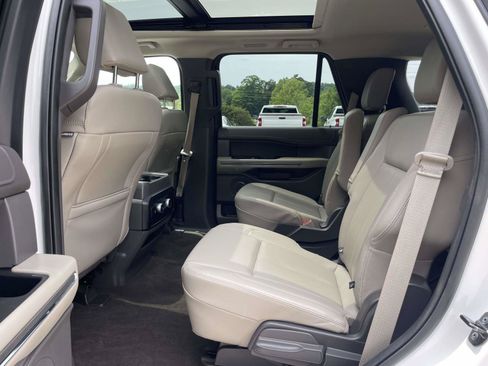 Used 2021 Ford Expedition XLT RWD image 3
