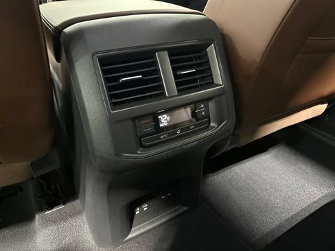 Used 2023 Volkswagen Atlas SE AWD/4WD image 28