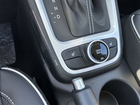 New 2025 Hyundai Venue Limited image 8