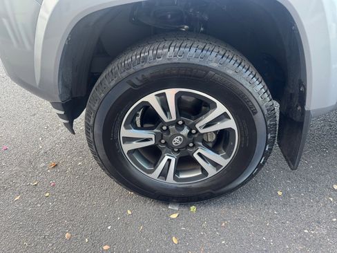 Used 2019 Toyota Tacoma TRD Sport w/ Technology Package image 26