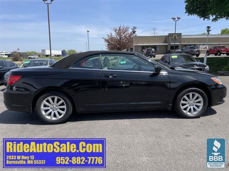 Used 2013 Chrysler 200 Touring FWD image 4