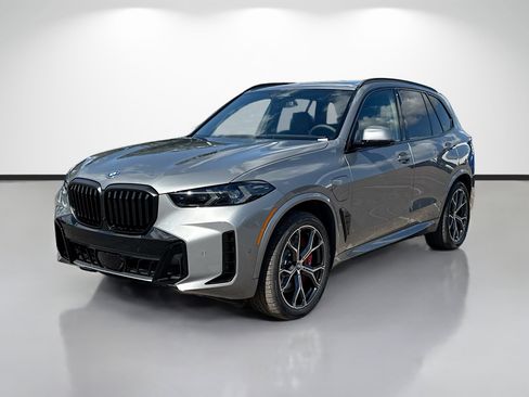New 2026 BMW X5 xDrive50e image 7
