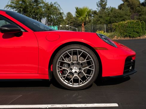Used 2025 Porsche 911 Carrera RWD image 13