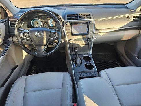 Used 2016 Toyota Camry Hybrid image 23