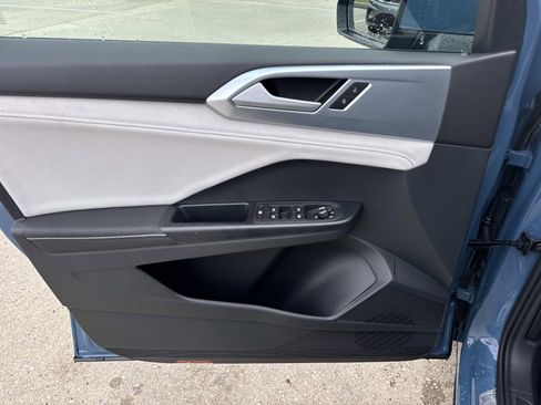 New 2026 Volkswagen Taos SE FWD image 12