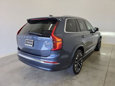 Used 2025 Volvo XC90 B5 Plus image 5