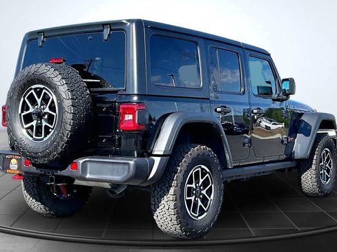 Used 2025 Jeep Wrangler Unlimited Rubicon w/ Convenience Group AWD/4WD image 23