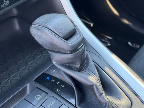 Used 2022 Toyota RAV4 LE FWD image 32