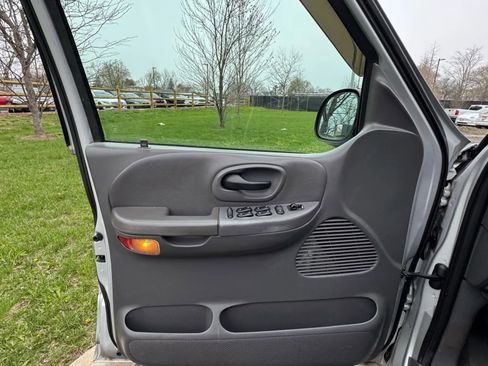 Used 2001 Ford F150 4x4 SuperCrew image 13