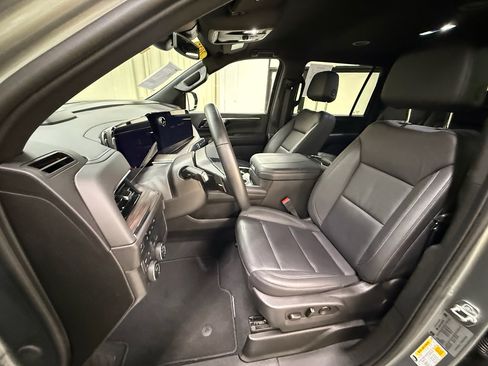 Used 2025 Chevrolet Suburban Z71 AWD/4WD image 30