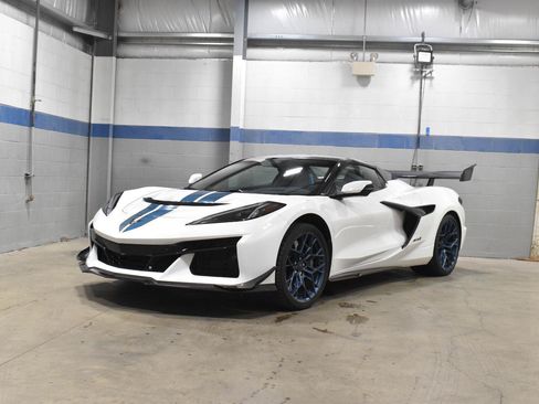 Used 2025 Chevrolet Corvette ZR1 w/ ZR1 Carbon Fiber Aero Package RWD image 2