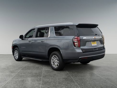 Used 2022 Chevrolet Suburban LT image 3
