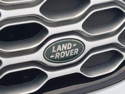Used 2025 Land Rover Discovery Metropolitan Edition AWD/4WD image 12