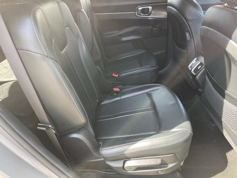 Used 2021 Kia Sorento EX FWD image 12