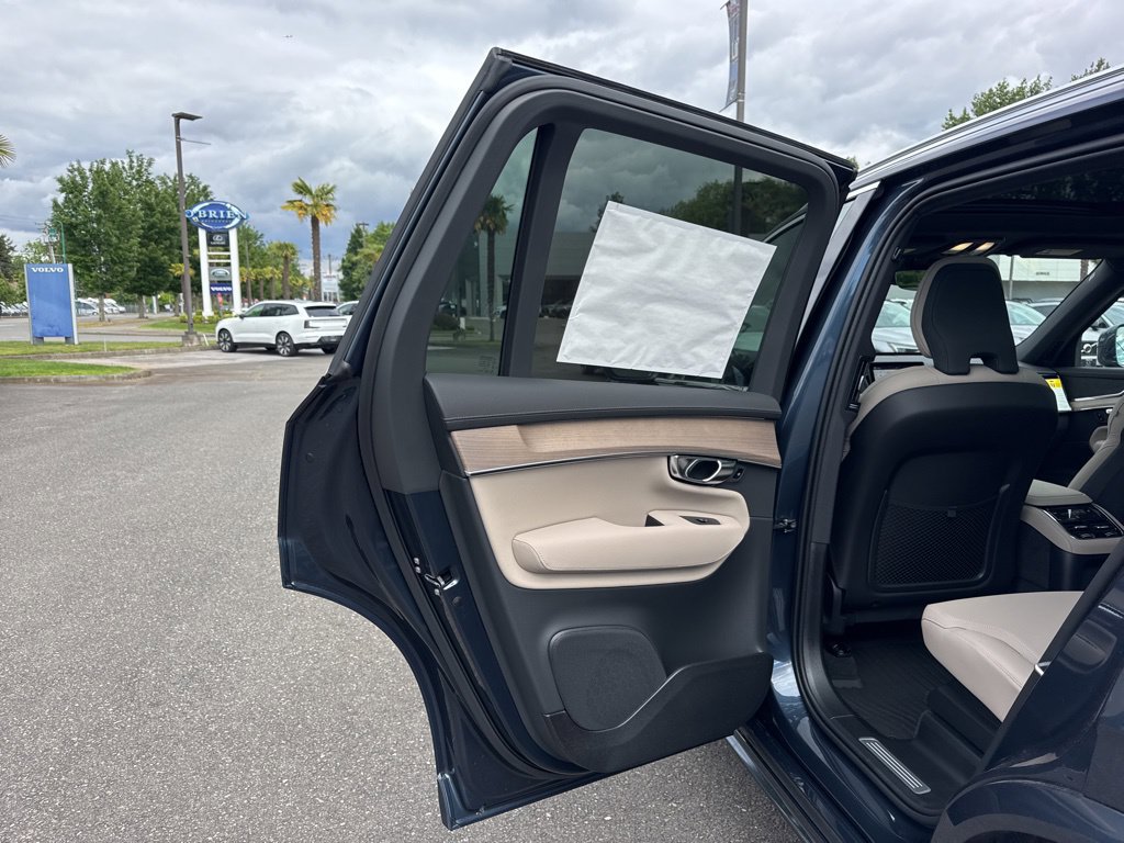 New 2026 Volvo XC90 T8 Plus w/ Protection Package AWD/4WD image 15