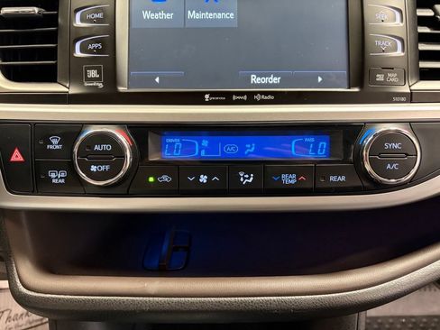 Used 2017 Toyota Highlander Limited AWD/4WD image 23