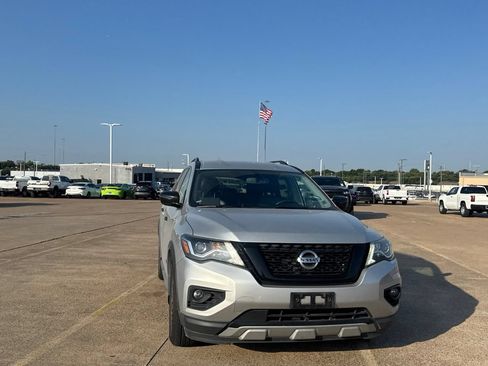 Used 2019 Nissan Pathfinder SV w/ Rock Creek Edition AWD/4WD image 3