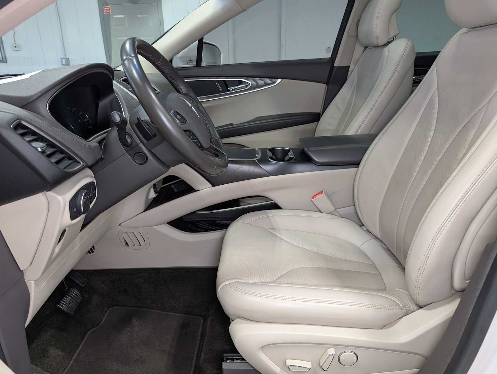 Used 2018 Lincoln MKX Reserve w/ Lincoln MKX Climate Package AWD/4WD image 4