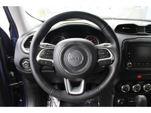 Used 2017 Jeep Renegade Latitude image 16