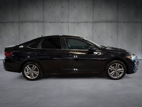 Used 2024 Volkswagen Jetta SE FWD image 6