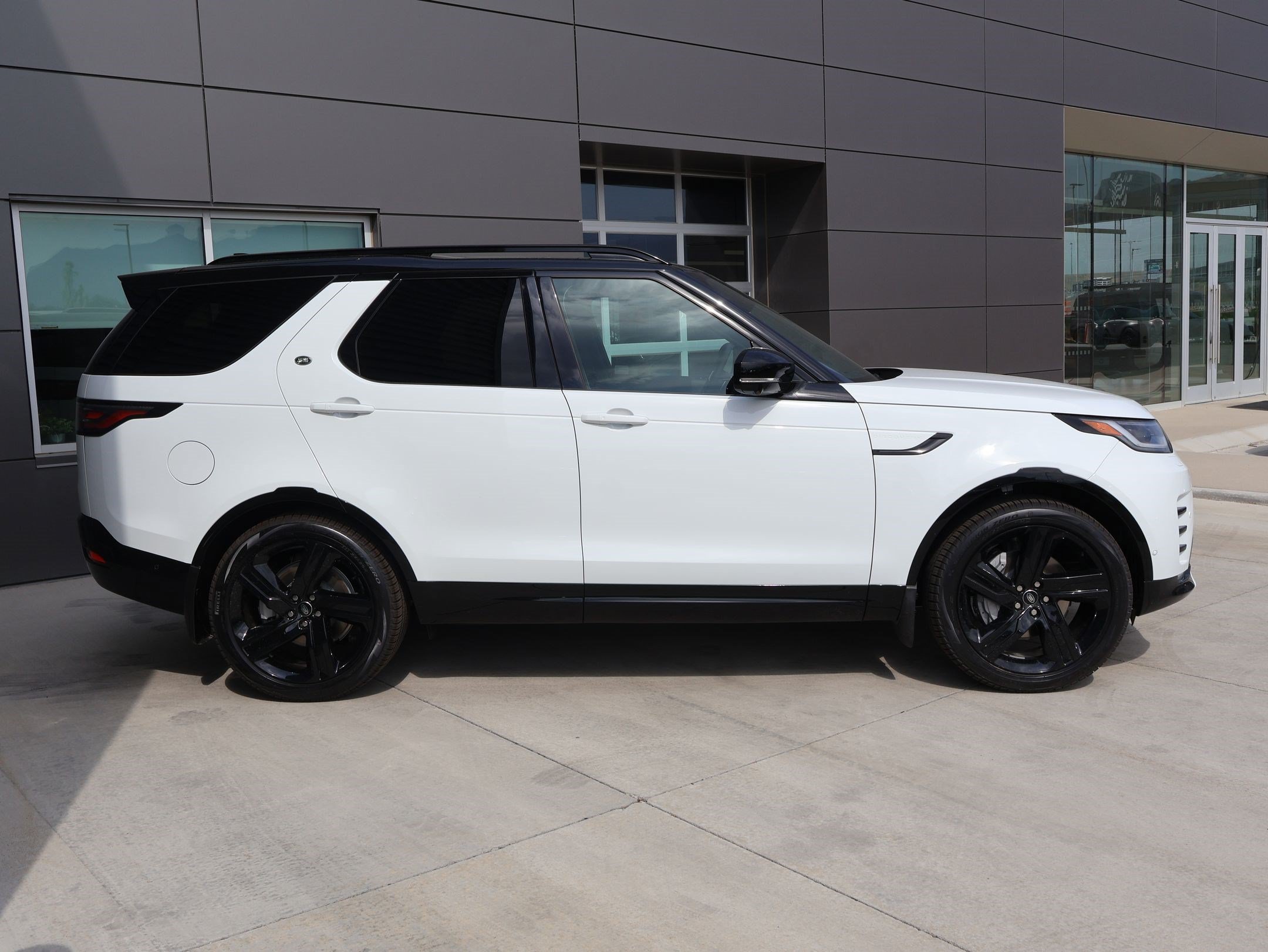 New 2026 Land Rover Discovery Dynamic SE AWD/4WD image 4