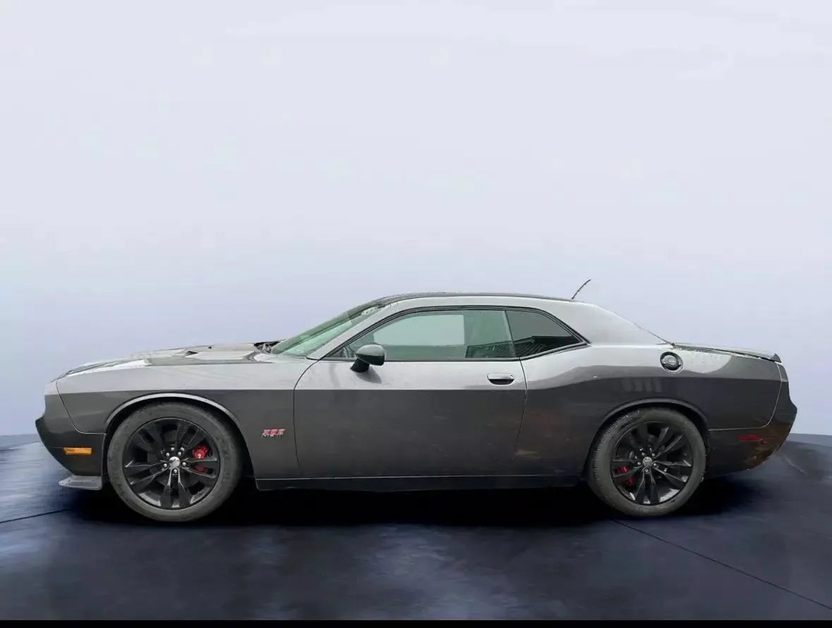 Used 2014 Dodge Challenger SRT8 RWD image 2